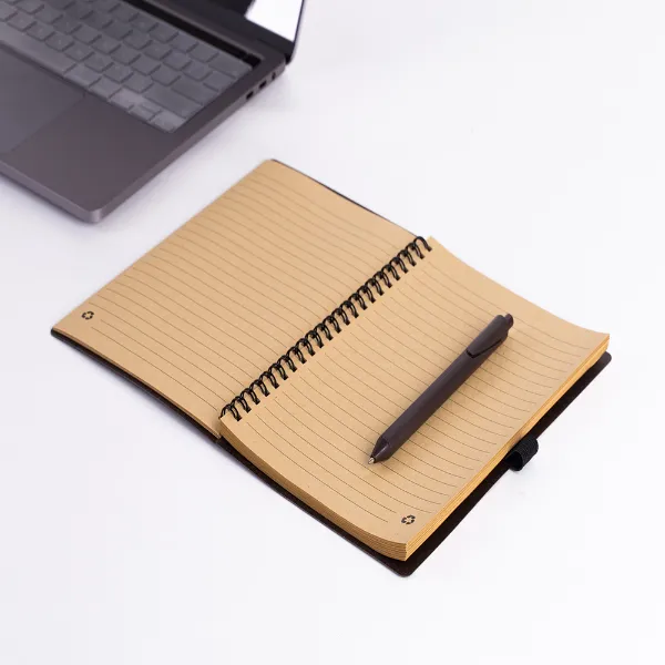 Caderno personalizado com capa produzida com grãos de café Caderno personalizado com capa produzida com grãos de café