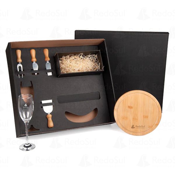 RD 7090025-KIT Queijo Personalizado com tábua e taça de champagne em Miriam-Doce-SC